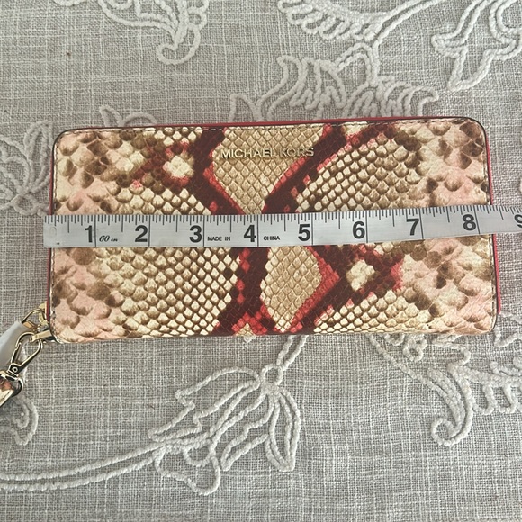 Michael Kors NWT Embossed Leather Large Travel Continental Wallet/Wristlet - Picture 16 of 16